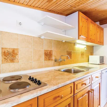 Apartamento Stunning In With 2 Bedrooms Rab Town