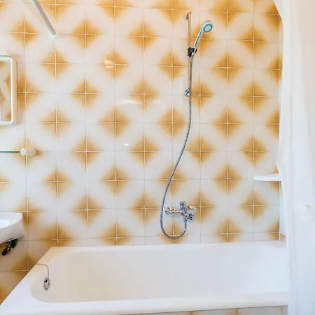Apartamento Stunning In With 2 Bedrooms *