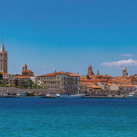 Apartamento Stunning In With 2 Bedrooms Rab Town
