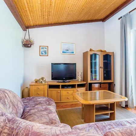 Stunning In With 2 Bedrooms * Rab Town