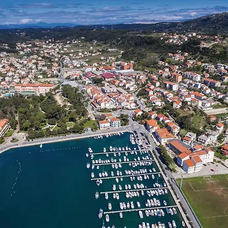Stunning In With 2 Bedrooms Apartament Rab Town
