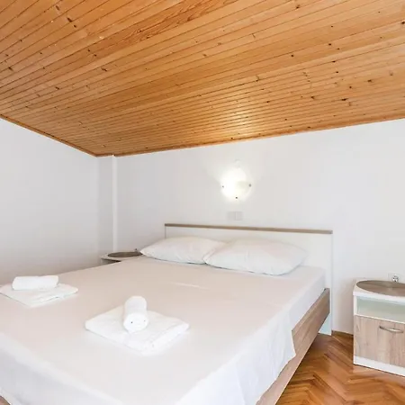 Stunning In With 2 Bedrooms Rab Town