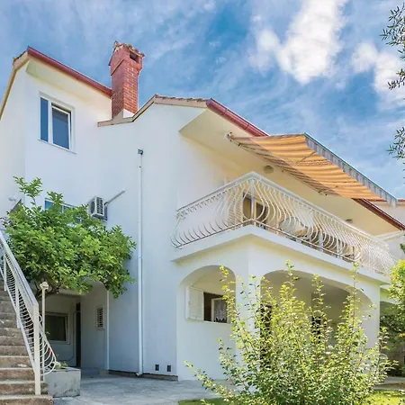 Stunning In With 2 Bedrooms
