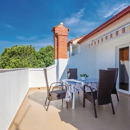 Stunning In With 2 Bedrooms *